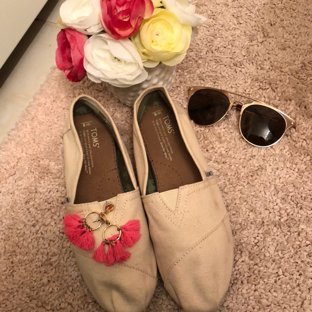 Cream toms